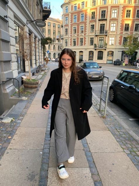 Reebok beatnik, fall style, copenhagen, grey suitpants Reebok Beatnik Outfit, Beatnik Outfit, Reebok Beatnik, Outfit Fall, Fall Style, Copenhagen, Duster Coat, Fall Outfits, Autumn Fashion