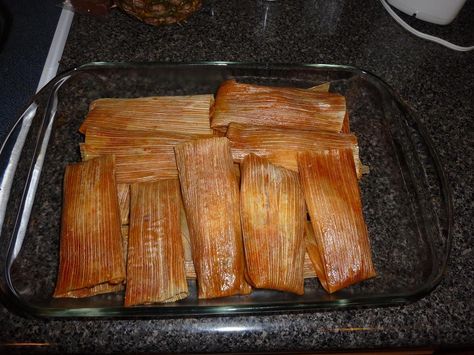 Steamed tamales Pork Tamales, Corn Husks, Dried Peppers, Dinner Inspiration, Mexican Dishes, Minced Garlic, Pulled Pork, Good Eats, Peppers