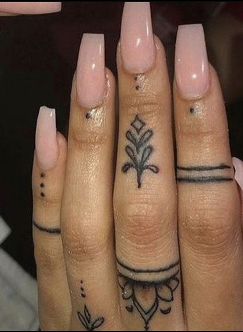 Thumb Tattoos, Small Finger Tattoos, Tato Henna, Finger Tattoo For Women, Finger Tats, Hand Tattoos For Girls, Cute Hand Tattoos, Hand And Finger Tattoos, Pretty Hand Tattoos