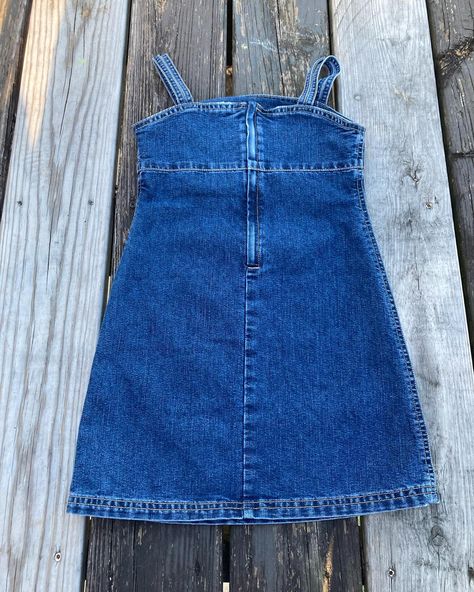 ❌ sold ❌ Y2K Vintage Old Navy Denim Dress 💙 Pretty much as Y2K as you can get Tagged 5 🩷Please bid in increments of $5🩷 💜 Bidding ends March 24 @5 pm EST (last minute bidding will extend auction to keep things fair)💜 ✅PayPal/Venmo/Zelle accepted ✅ ‼️Payment due within 2 hours of me contacting highest bidder (exceptions made for drastically different time zones)‼️ ❌Bidding/Claiming and then ghosting or non payment will result in blocking (please do not waste my time) ❌ 📦US shipping start... Highest Bidder, Vintage Old Navy, Wasting My Time, Dress Pretty, Pinky Promise, Time Zones, Pretty Much, Y2k Vintage, Last Minute