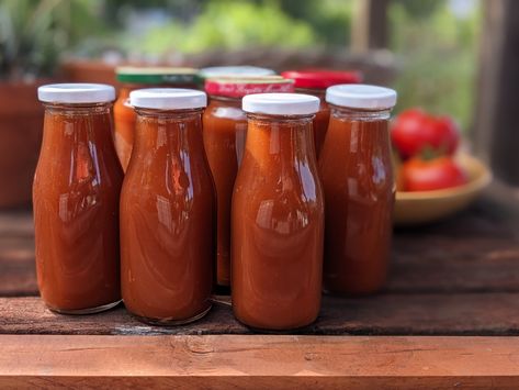 Old Fashioned Ketchup Recipe, Catsup Recipe, Grape Tomato Recipes, Mini Tomatoes, Tomato Ketchup Recipe, Homemade Ketchup Recipes, Pickled Cherries, Ketchup Recipe, Homemade Ketchup