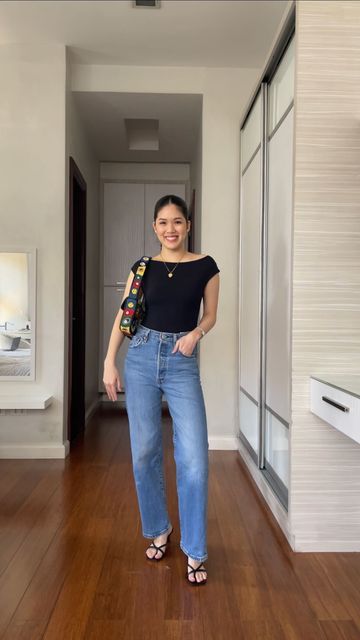 Chynna Beverly Lim on Instagram: "Get dressed with me 🫶 • Pajamas - @HM • Top - @zara - 3905 634 • Jeans - @levis_sea - Ribcage Straight Cut • Bag - @staud.clothing - Tommy Beaded Bag • Shoes - @pedroshoes_official #fashion #style #currentlywearing #dailyfashion #pinterest #aestheticfeed #beigemood #neutralpalette #softminimalism #cozyvibes #minimalarchive #simplebeyond #outfitboard #thevisualvogue #minimalstreetstyledaily #parisienne #parisianchic #pinterestinspo #minimalaesthetic #minimalmood #outfitboard #thevisualvogue #outfitofthedays #minimalstreetstyledaily #wearthisnext #trendyoutfit #sumstreetwear #currentlywearing #outfit #ootd" Staud Tommy Beaded Bag Outfit, Staud Tommy Bag Outfit, Straight Cut Jeans Outfit, Tommy Beaded Bag, Get Dressed With Me, Minimal Street Style, Straight Cut Jeans, Jeans Levis, Bag Shoes