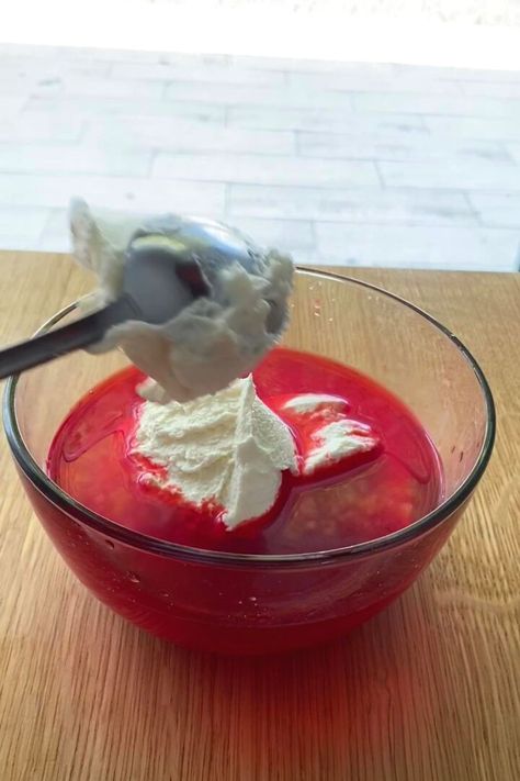 Yogurt Jello Recipe, Healthy Low Cal Snacks, Greek Yogurt Dessert, Greek Yogurt Recipe, Healthier Dessert Options, Greek Yogurt Smoothie, Yogurt Dessert, Gelatin Recipes, Sugar Free Jello