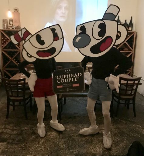 Cuphead And Mugman Costume, Cuphead Costume Diy, Cuphead And Mugman Cosplay, Cuphead Costume, Cuphead And Mugman, Handmade Halloween Costumes, Halloween Parejas, Clever Halloween Costumes, Dollar Store Halloween