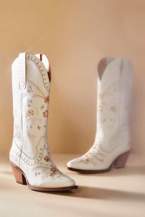 Cowgirl Boots Wedding, Wedding Cowboy Boots, Cute Cowgirl Boots, White Cowgirl Boots, Cowboy Boots For Women, White Cowboy Boots, Wedding Boots, Cowgirl Chic, Leather Cowboy Boots