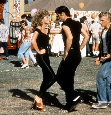 'Grease' (1978) Best Movie Couples, Grease Outfits, Grease Costume, Sandy And Danny, Eric Carmen, Grease Costumes, Grease Movie, Danny Zuko, Roller Disco