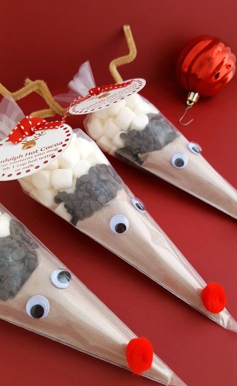 Reindeer Hot Chocolate Bags with Free Printable Tags! Joululahjat Diy, Christmas Gifts Diy Homemade, Reindeer Hot Chocolate, Diy Christmas Tags, Easy Homemade Christmas Gifts, Christmas Goodie Bags, Hot Cocoa Gift, Cocoa Gift, Diy Stocking Stuffers