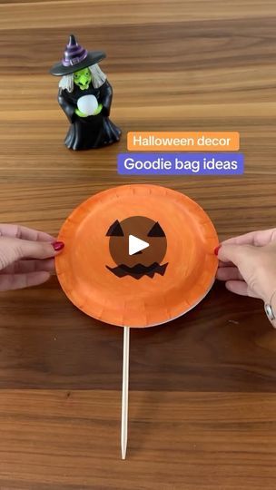 906 reactions · 169 shares | Halloween goodie bag ideas 🎃👻

Halloween goodie bags made easy! Perfect for school or parties and super fun to make with kids! 🕸️🕷️ Get creative with spooky treats and cute crafts that will make this Halloween extra special! 🍬✨
.
.
.
.
.
#halloween #halloweendecor #halloweenfun #kidshalloween #kidscrafts #spookyseason #spooky #halloweencrafts #diy #halloweendiy #kidsdiyideas #kidsdiy #momcrafts #momlife #atividadesparacrianças #kidsactivities #momtips #momhack #dicasdemae #atividadeseducativas #crianças | Fatima Paiva | m.jaysalon · Original audio