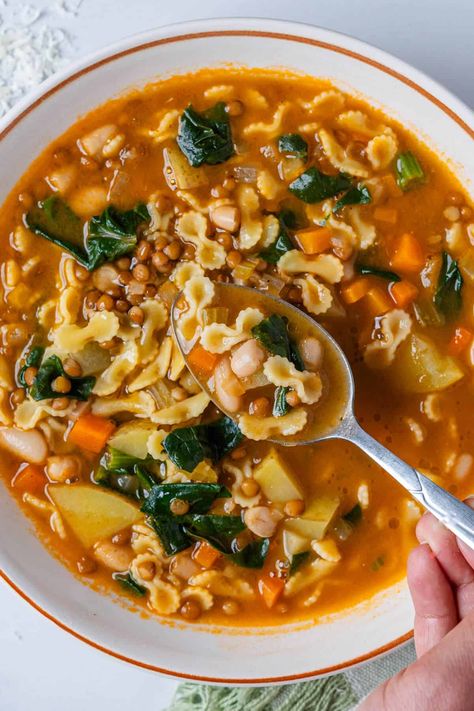 Italian Minestrone Soup Vegan Italian Soup, Medditeranean Soup Recipes, Italian Pasta Soup, Nutrient Dense Soup, Antiinflammatory Soup, Mediterranean Soups, Healthy Vegetarian Soup, One Pot Soup, Italian Minestrone Soup