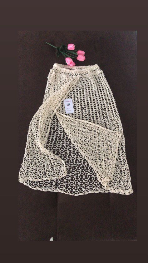 Crochet Skirt Ideas, Crochet Knit Top, Skirt Ideas, Mode Crochet, Aesthetic Crochet, Knitting Machine Projects, Crochet Design Pattern, Top Ideas, Thigh Recipes