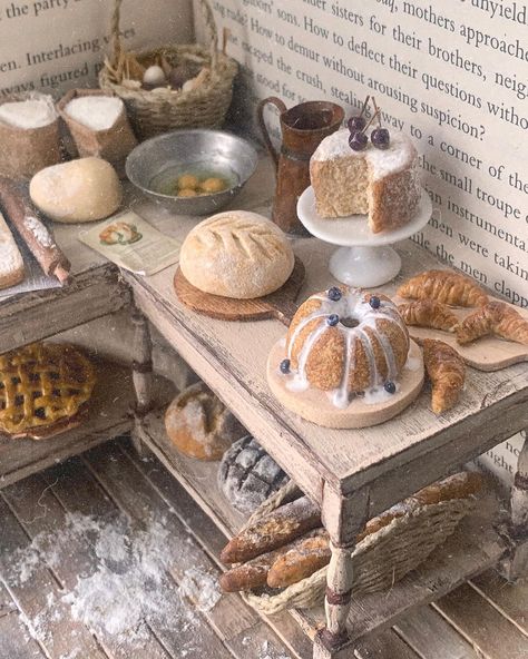 Instagram Bakery, Room Box Miniatures, Semper Fidelis, Miniature Bakery, Diy Doll Miniatures, Mini Doll House, Doll House Crafts, Dollhouse Miniatures Diy, Dollhouse Food