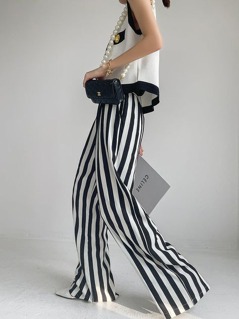 Brand : Huanzi Product Name: Lui MPN: 6UEWGG Black And White Wide Pants, Black And White Striped Pants Outfit, Chic Striped High-waisted Wide Leg Pants, White Striped Pants Outfit, Elegant Wide-leg Pants With Vertical Stripes, Black Wide-leg Pants With Contrast Stripes, Pattern Mixing Outfits, Black And White Striped Pants, Street Ware