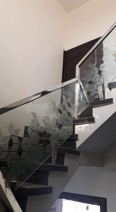 Staircase Mirror, Bay Window Designs, Balcony Glass Railing Design, Staircase Glass Design, Modern Bay Window, Stair Decorations, Glass Railing Design, Glass Stairs Design, Reling Design