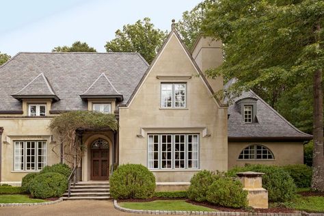 20 French Country-Style Homes with European Elegance Large Homes Exterior, French Country House Exterior, French Country Houses, Country House Exterior, Country Home Exterior, French Country Exterior, Provincial Home, French Apartment, Modern French Country