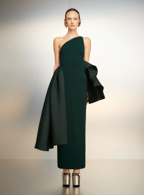 Emerald Green Outfit, Winter Gowns, Spring Summer 23, Winter Bridesmaids, Winter Bridesmaid Dresses, Modest Dresses Fashion, Emerald Dresses, Solace London, Emerald Green Dresses