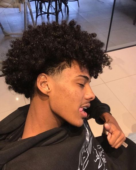 Hairstyles Black Men, Curly Hairstyles Black, Long Curly Hair Men, Taper Fade Curly Hair, Hair Twists Black, Afro Fade, Afro Hairstyles Men, Natural Hair Men, Curly Afro Hair