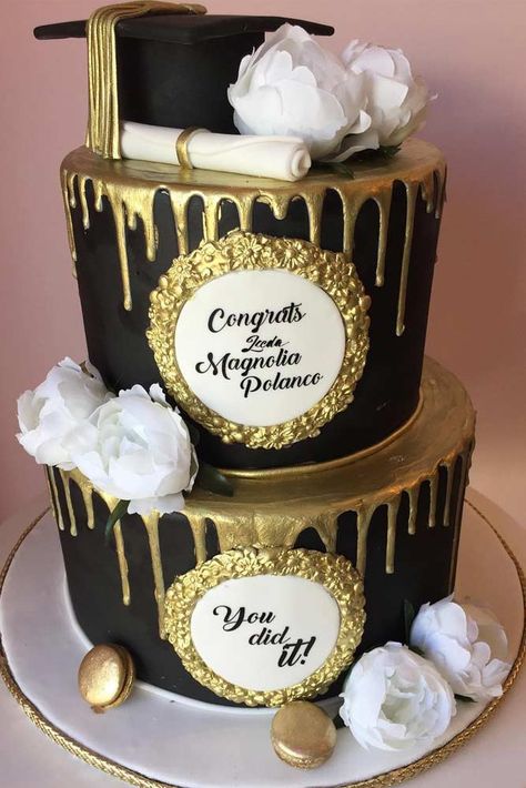 Two Tiers Black And Gold Grad Cake #flowers #blackgoldcake ★ Best graduation cakes for high school and for college, for boys and for girls. Use these simple and unique ideas to your advantage! ★ #garduationcakes #graduation #cakes #graduationcap #grad #glaminati Cake Black And Gold, Simple Graduation Cakes, Graduation Cakes For High School, High School Graduation Cakes, Graduation Cake Designs, Graduation Party Desserts, High School Graduation Party Decorations, Graduation Party Cake, Grad Cake