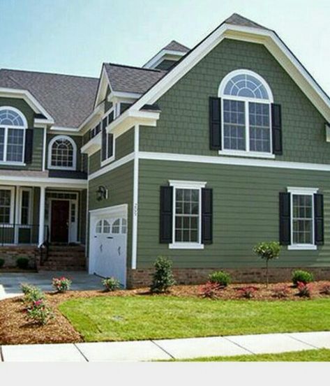 I'm painting our house this color with black shutters. Green House Siding, Green Siding House, Warna Cat Eksterior, Green House Paint, Sage Green House, Green Exterior House, Green Exterior Paints, Green Exterior House Colors, Green House Exterior