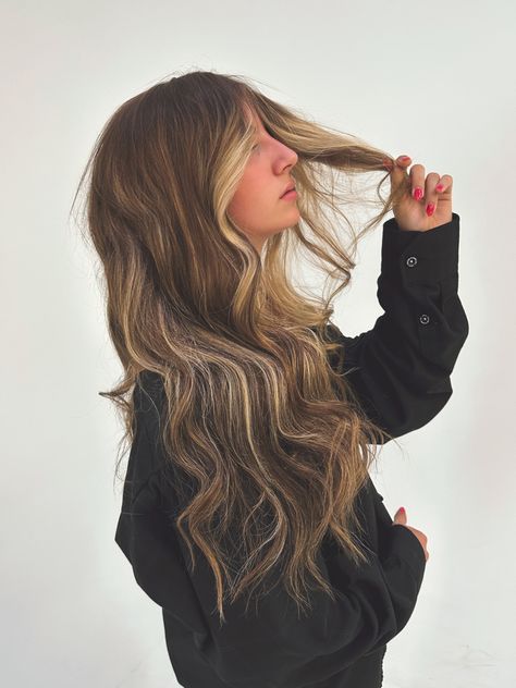 Hair Extension Branding Photoshoot, Hair Poses Photo Ideas, Hair Extension Photoshoot, Hair Extension Photoshoot Ideas, Extension Photoshoot, Highlight Brown Hair, Hair Model Photography, Salon Headshots, Cosmetology Aesthetic