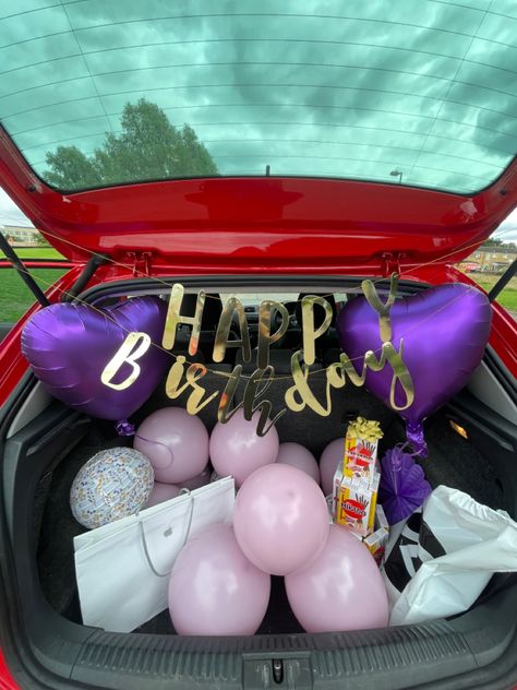 Aesthetic Decoration Birthday, Car Trunk Birthday, Birthday Surprises For Her, Surprise Birthday Decorations, Birthday Surprises, Aesthetic Decoration, Fun Photoshoot, 19th Birthday, Car Boot