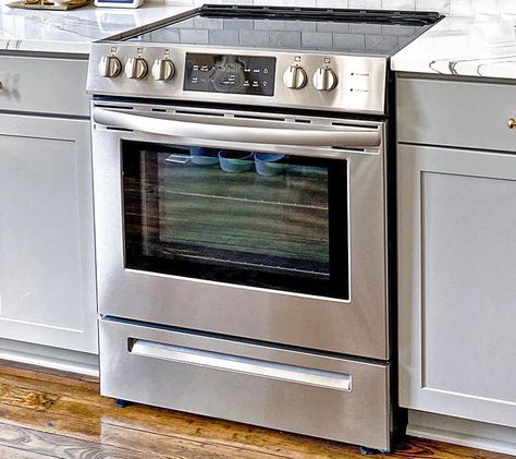 The Most (And Least) Reliable Electric Range Brands Front Control Electric Range, Kitchen Ranges Electric, Electric Slide In Range, Kitchen With Electric Range, Electric Ranges That Look Like Gas, Forno Range, Kitchen Range Ideas, Electric Range Kitchen, Electric Stove Kitchen