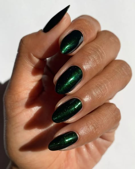 Prom Nail Designs, Thermal Nails, The Glitch, Glitch In The Matrix, Dark Green Nails, Chrome Nails Designs, Green Nail Designs, Nail Shimmer, Sparkle Nails