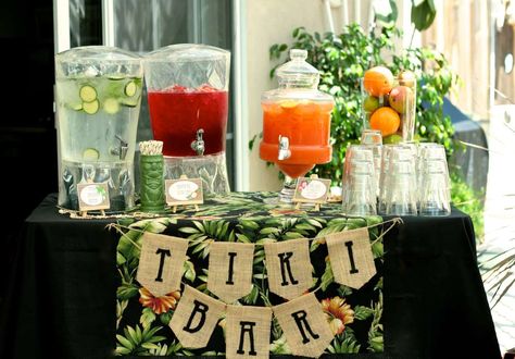 Hawaiian Luau Bridal/Wedding Shower Party Ideas | Photo 19 of 25 | Catch My Party Summer Bridal Shower Themes, Hawaiian Bridal Shower, Honeymoon Shower, Luau Bridal Shower, Hawaiian Baby Showers, Luau Baby Showers, Wedding Shower Party, Beach Bridal Showers, Hawaiian Luau Party