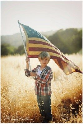 American Flag 4th of July photoshoot.  Boy holding flag in an open field for 4th of July Flag Photoshoot, Patriotic Photography, Pea Photography, 4th Of July Photography, American Flag Photos, Edit Photography, 4th Of July Photos, Photography Mini Sessions, American Photo