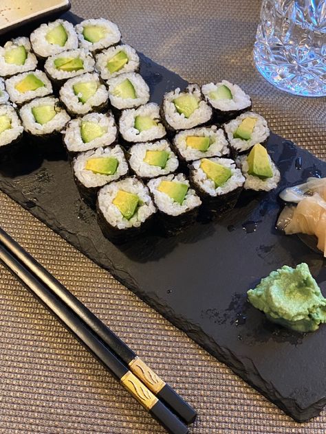 Vegetarian Sushi Aesthetic, Vegetarian Astetic, Healthy Dishes Aesthetic, Healthy Vegetarian Aesthetic, Vegan Diet Aesthetic, Vegan Sushi Aesthetic, Coquette Food Healthy, Clean Food Vegan, Vegan Cooking Aesthetic