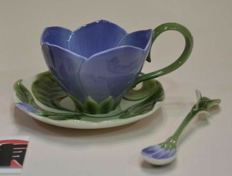 Flower Teacup, Periwinkle Flower, Franz Porcelain, Desain Pantry, Pretty Mugs, Flower Cup, Tea Spoon, Teapots And Cups, Ceramics Pottery Art