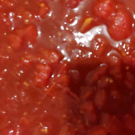 Homemade Chili Sauce. Used homemade tomato "sauce" (half tomato paste, half water) and xylitol in place of sugar. Homemade Chili Sauce, Easy Homemade Chili, Frugal Food, Chili Sauce Recipe, Chop Chop, Homemade Chili, Diy Recipe, Chilli Sauce, Homemade Sauce