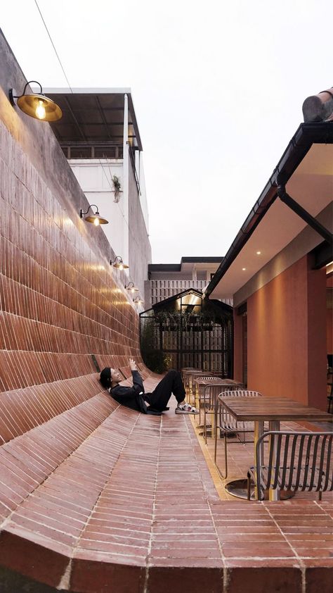 Brick Cafe, Traditional Korean House, Coffee Shop Photography, Public Space Design, Modern Cafe, Outdoor Cafe, Brick Architecture, Community Space, Best Flooring