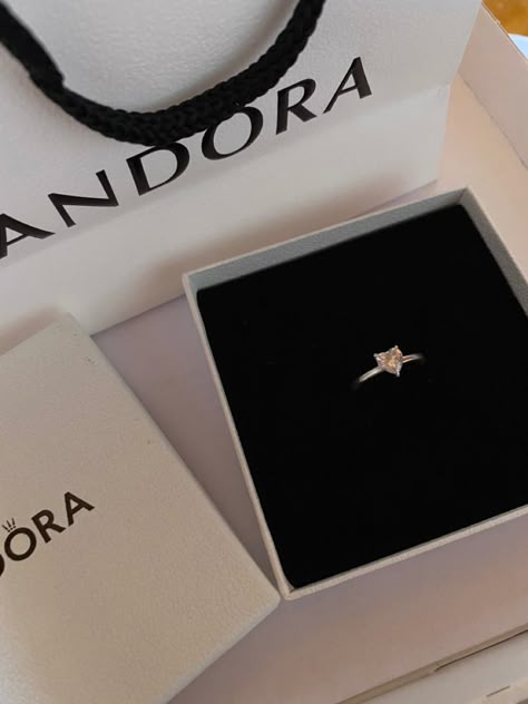 Pandora Diamond Rings, Promise Rings For Her Pandora, Pandora Rings Aesthetic, Pretty Promise Rings, Aesthetic Promise Rings, Promise Ring Pandora, Pandora Engagement Ring, Pandora Promise Rings, Pandora Princess Ring