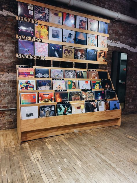 Record Store Listening Booth, Record Store Decor, Vinyl Store Design, Vinyl Record Store Aesthetic, Record Store Cafe, Record Store Interior, Vinyl Shop Aesthetic, Record Display Ideas, Record Shop Aesthetic