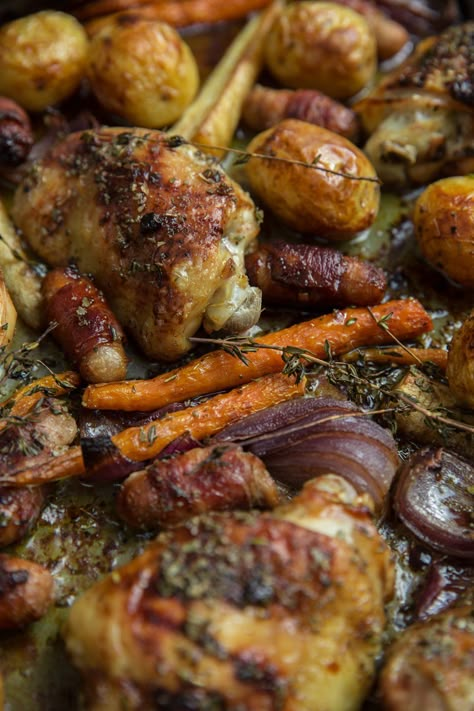 One Pot Sunday Dinner, Easter Sunday Dinner Ideas, Dinner Ideas Soul Food, Sunday Lunch Ideas, Sunday Dinner Ideas Soul Food, British Roast Dinner, Sunday Roast Chicken, Sunday Roasts, Sunday Roast Dinner