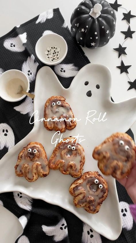 Ghosts For Halloween, Kids Halloween Food, Treats For Kids, Treats Halloween, Spooky Food, Halloween Treats For Kids, Easy Halloween Food, Halloween Food Treats, Halloween Treats Easy