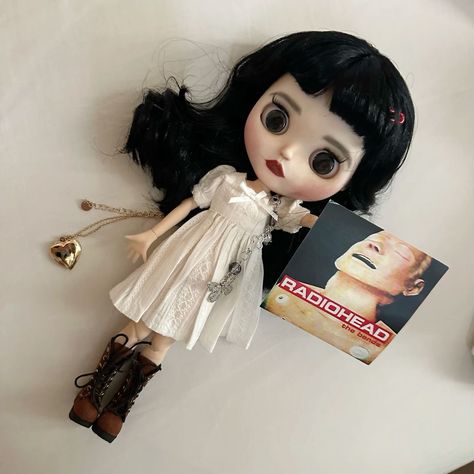 Blythe Dolls Aesthetic, Blythe Dolls Black Hair, Ribbons Coquette, Dior Skincare, Coquette Fashion, Doll Aesthetic, Coquette Style, Living Dolls, Foto Ideas Instagram