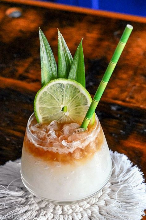 Maitai Cocktail Recipe, Best Mai Tai Recipe, Thai Cocktails, Island Cocktails, Mai Tai Cocktail Recipes, Mai Tai Recipe, Mai Tai Cocktail, Tropical Drink Recipes, Hawaiian Drinks