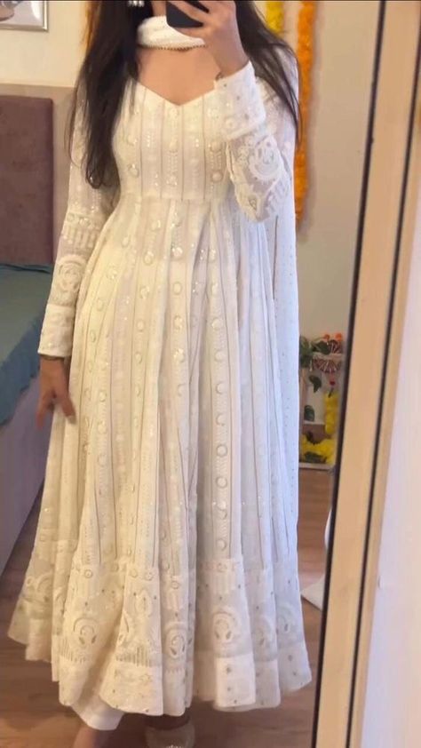 Clothes For Women Traditional, Georgette Embroidered Kurtis, White Punjabi Suits For Women, Fashionable Clothes For Women, Women Traditional Outfit, Women Traditional Dresses Indian, White Kurti Look, Long Cotton Dress Outfit, White Dupatta Outfit