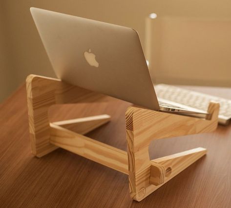 Wooden Product Designs that prove why wood is good! | Yanko Design Diy Laptop Stand, Wooden Laptop Stand, Wood Projects Plans, Laptop Holder, Diy Laptop, Wood Projects That Sell, Diy Casa, Learn Woodworking, Wooden Projects