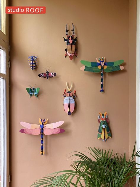 Insect Art Projects, Art Insects, Bug Wall, Insect Decor, Modern Playroom, Insect Wall, Insect Crafts, Barbie Coloring Pages, Layered Art