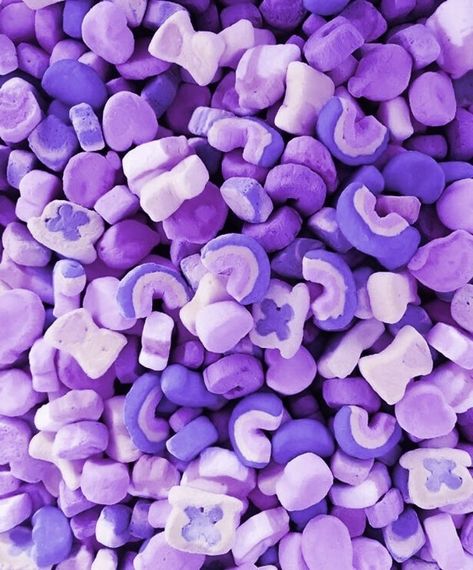 Wallpers Pink, Violet Aesthetic, Purple Food, Purple Color Palettes, Purple Vibe, Purple Candy, Lavender Aesthetic, Purple Girls, Neon Purple