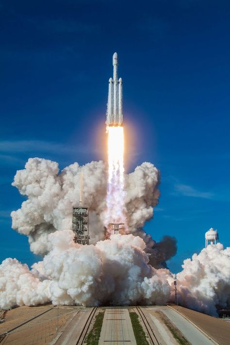 SpaceX rocket launches are getting boring — and that's an incredible success story for Elon Musk Elon Musk Rocket, Spacex Falcon Heavy, Tesla Spacex, Spacex Rocket, Spacex Starship, Spacex Launch, Password Organizer, Falcon Heavy, Tesla Roadster