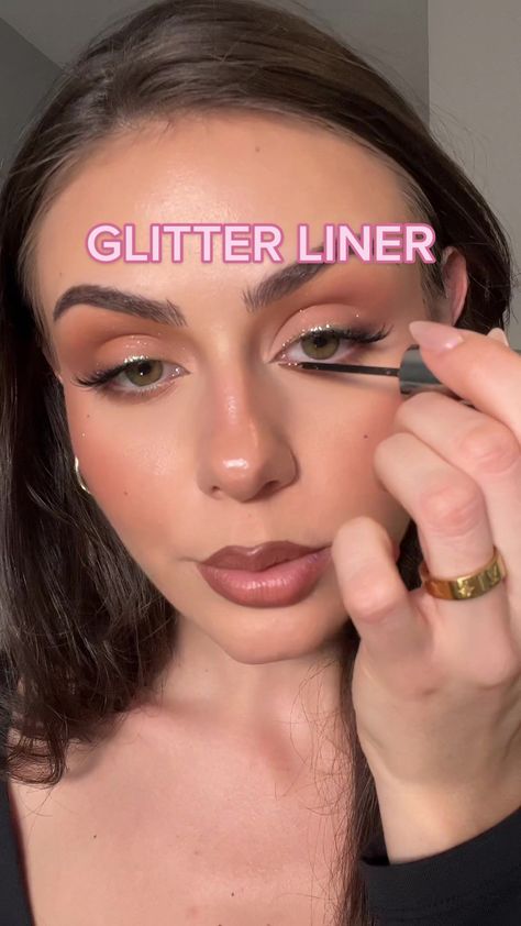 Shimmer Eyeliner Look, Glitter Eyeliner Makeup Looks, Black Glitter Eyeliner, Glitter Undereye Makeup, Glitter Eyeliner Ideas, Glitter Under Eyes Make Up, Nye Eye Makeup Looks, Subtle Glitter Eye Makeup, Glitter Liner Eye Makeup