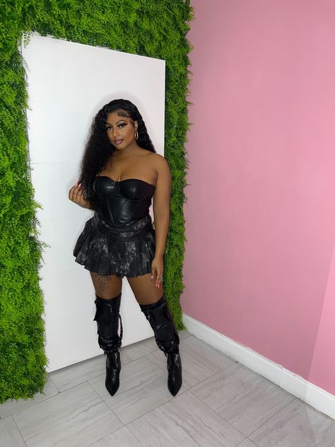 Concert ideas, black women concert ideas, fashion, leather outfit ideas Baddie Corset Outfit With Skirt, Corset Skirt Outfit Black Women, Corset And Skirt Outfit Black Women, Leather Skirt Ideas, Corset Skirt Outfit, Black Women Baddie, Corset And Skirt Outfits, Leather Corset Outfit, Concert Outfit Black Women