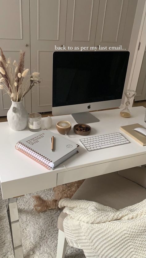 Cozy Home Office, Study Room Decor, Workspace Inspiration, Home Office Setup, Dream Apartment, A Desk, Office Inspiration, Room Inspiration Bedroom, Office Interior Design