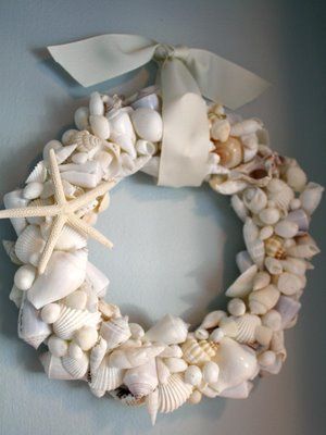 How to do a Seashell Wreath Seashell Wreath, Shell Wreath, Coastal Christmas, Seashell Art, Romantic Homes, Beach Crafts, Seashell Crafts, Shell Art, Shell Crafts