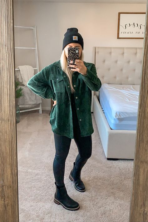 Green Cord Jacket Outfit, Teal Corduroy Jacket Outfit, Dark Green Corduroy Jacket Outfit, Cord Shirt Outfit Women, Cord Shirt Outfit, Cord Shirt, Jacket Outfit, Winter Fits, Outfit Women