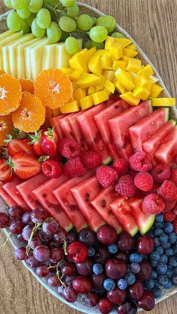 Healthy Food Breakfast, Sommer Mad, Fruit Platter Designs, Snacks Healthy, Idee Pasto, Läcker Mat, حلويات صحية, Food Breakfast, Summer Snacks