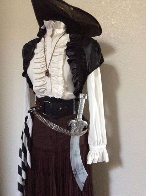 Pirate Outfit Women, Pirate Halloween Costume, Wide Waist Belt, Steampunk Pirate, Pirate Halloween Costumes, Pirate Outfit, Pirate Fashion, Pirate Halloween, Estilo Hippy